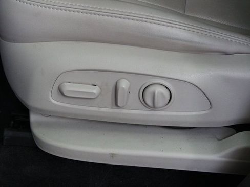 Used 2023 Buick Enclave Essence image 16