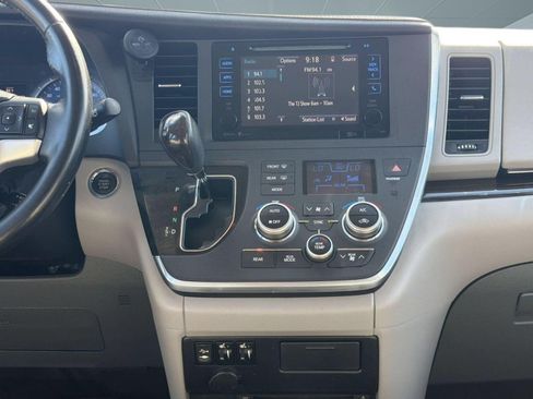 Used 2015 Toyota Sienna XLE Premium FWD image 18
