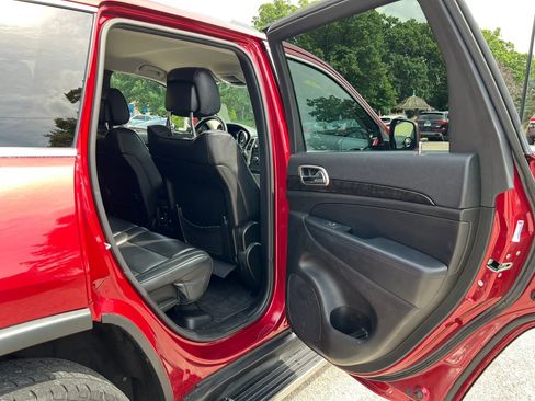 Used 2013 Jeep Grand Cherokee Laredo w/ Laredo E Group AWD/4WD image 15