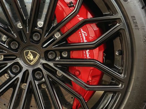 Used 2026 Lamborghini Urus SE image 36