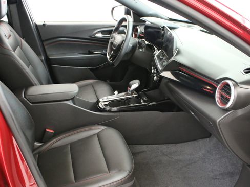 Used 2025 Chevrolet Trax RS w/ Driver Confidence Package FWD image 28