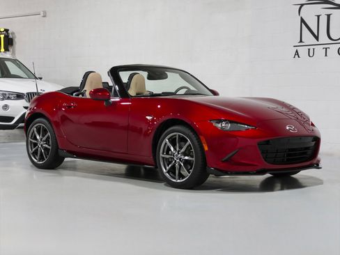 Used 2019 MAZDA MX-5 Miata Grand Touring w/ Appearance Package image 39