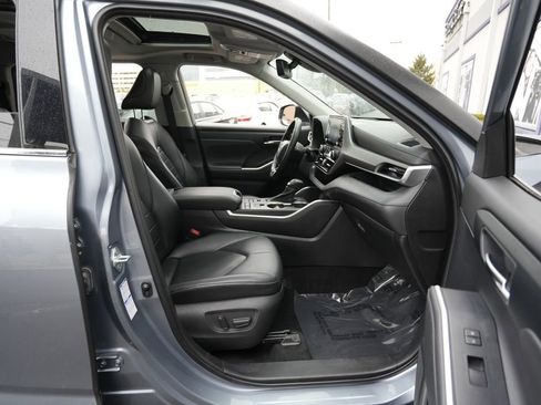 Used 2021 Toyota Highlander XLE image 35