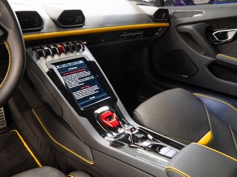 Used 2023 Lamborghini Huracan EVO image 19