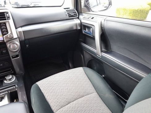 Used 2020 Toyota 4Runner SR5 AWD/4WD image 21