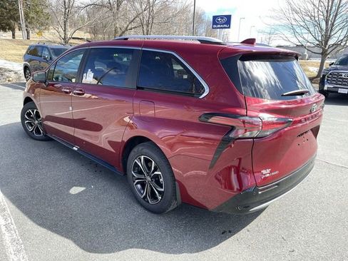 New 2026 Toyota Sienna Platinum image 4