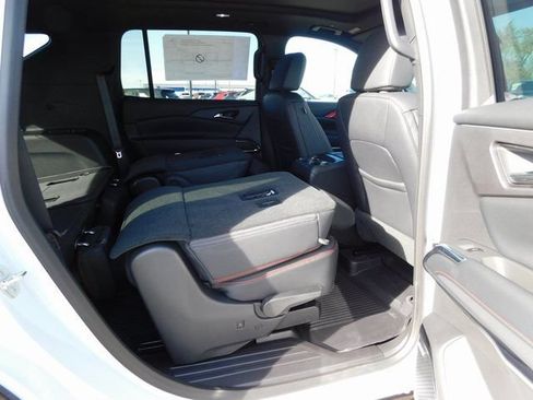 New 2026 Chevrolet Traverse RS w/ LPO, Floor Liner Package FWD image 31