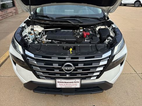 Used 2025 Nissan Rogue SV AWD/4WD image 24
