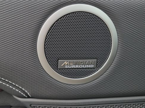 New 2026 Land Rover Discovery Dynamic SE image 23