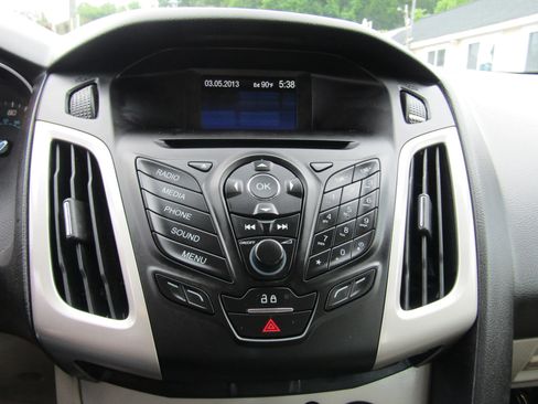 Used 2013 Ford Focus SE w/ SE Winter Pkg FWD image 21