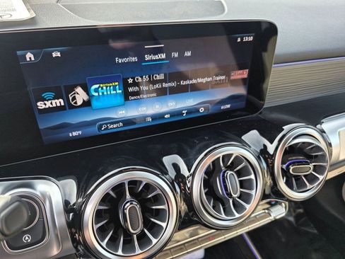 Used 2026 Mercedes-Benz GLB 250 4MATIC image 27
