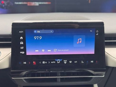 Used 2025 Lincoln Nautilus Premier AWD/4WD image 24