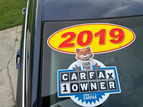 Used 2019 Cadillac XT4 Luxury w/ Cold Weather Package FWD image 7