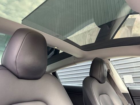 Used 2018 Tesla Model 3 Long Range image 16