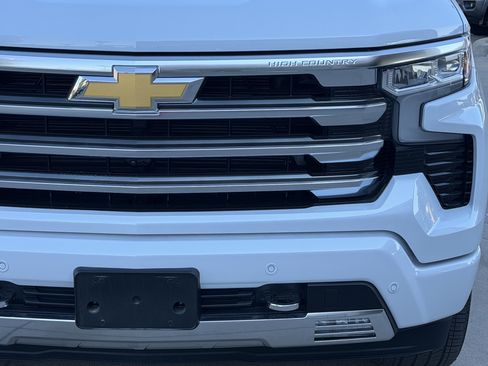 Used 2026 Chevrolet Silverado 1500 High Country w/ High Country Premium Package AWD/4WD image 9
