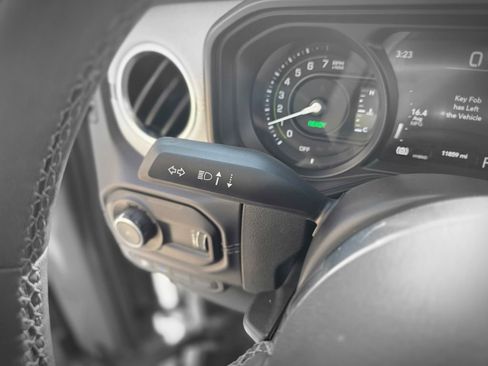 Used 2025 Jeep Wrangler Unlimited Sahara image 39