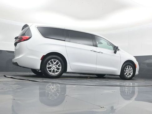 New 2026 Chrysler Pacifica Select FWD image 40