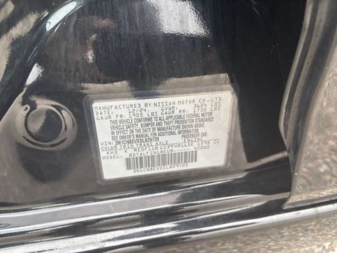 Used 2025 Nissan Versa SV FWD image 23
