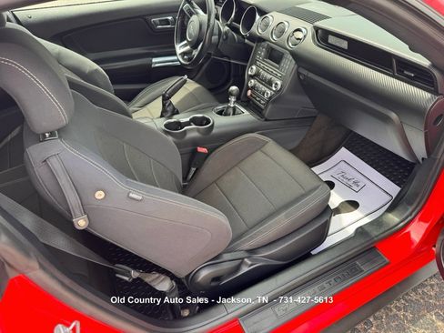 Used 2016 Ford Mustang Coupe RWD image 9