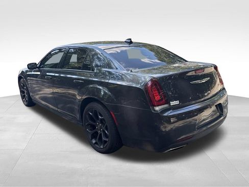 Used 2019 Chrysler 300 Touring w/ Sport Appearance Package RWD image 3