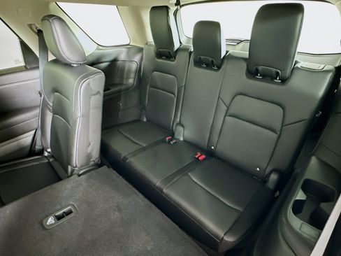 Used 2025 Nissan Pathfinder SL AWD/4WD image 28