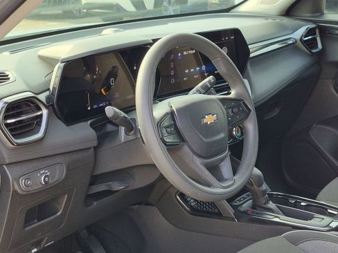 Used 2025 Chevrolet TrailBlazer LT AWD/4WD image 14