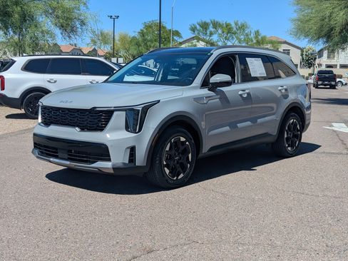 Certified 2025 Kia Sorento S w/ Panoramic Sunroof Package image 6