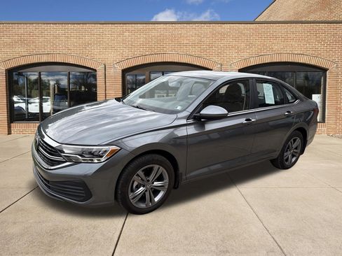 Used 2024 Volkswagen Jetta SE FWD image 7