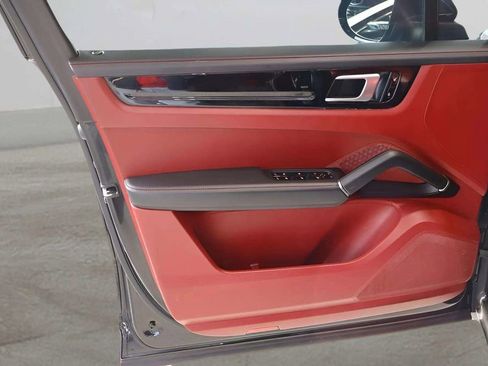 Used 2019 Porsche Cayenne image 31