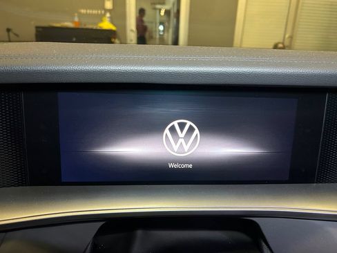 Used 2025 Volkswagen Tiguan SE R-Line AWD/4WD image 24