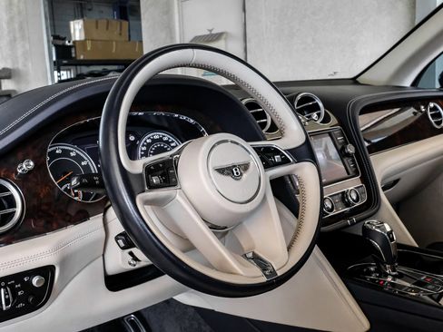 Used 2019 Bentley Bentayga AWD/4WD image 13