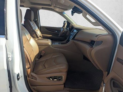 Used 2016 Cadillac Escalade Platinum image 18