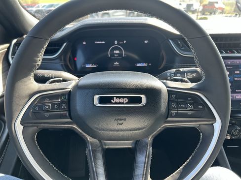 Used 2024 Jeep Grand Cherokee L Limited image 25