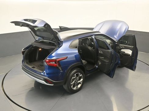 Used 2024 Chevrolet Trax LT FWD image 54