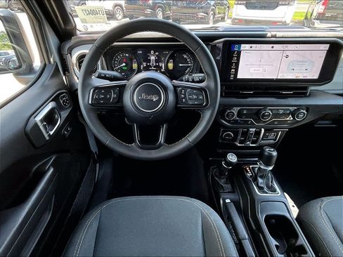 Used 2024 Jeep Wrangler Unlimited AWD/4WD image 17