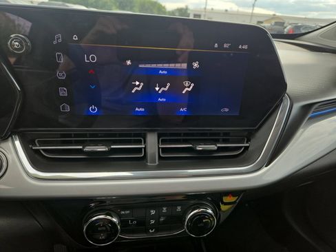 Used 2025 Chevrolet Trax LT FWD image 29