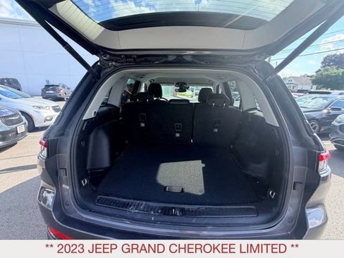 Certified 2023 Jeep Grand Cherokee Limited w/ Black Appearance Package AWD/4WD image 16