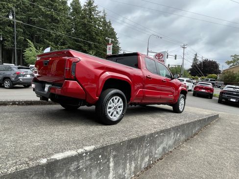 Certified 2025 Toyota Tacoma SR5 AWD/4WD image 8