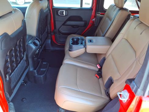 Used 2022 Jeep Wrangler Unlimited Rubicon w/ LED Lighting Group AWD/4WD image 11