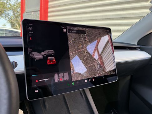 Used 2021 Tesla Model Y Long Range image 16