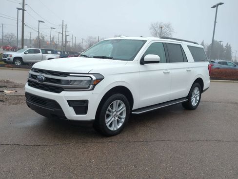 Used 2022 Ford Expedition Max XLT image 4