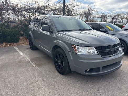 Used 2019 Dodge Journey SE image 1