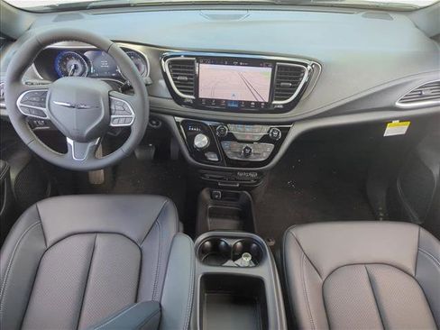 New 2025 Chrysler Pacifica Select w/ Uconnect Theater Family Group image 16