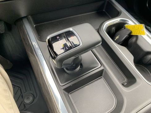 Certified 2025 Chevrolet Silverado 1500 LTZ AWD/4WD image 16