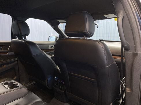Used 2017 Ford Explorer Limited image 36