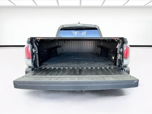 Used 2021 Toyota Tacoma TRD Off-Road w/ Technology Package AWD/4WD image 16
