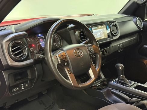 Used 2018 Toyota Tacoma TRD Off-Road w/ Technology Package AWD/4WD image 20