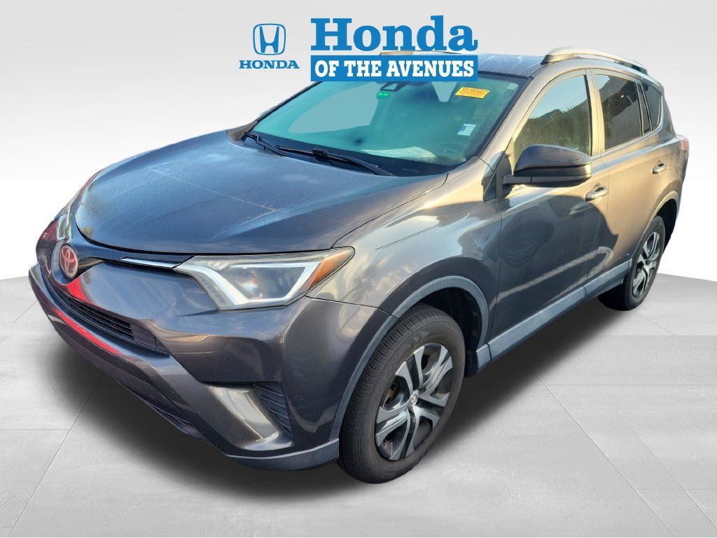 Used 2018 Toyota RAV4 LE FWD image 3