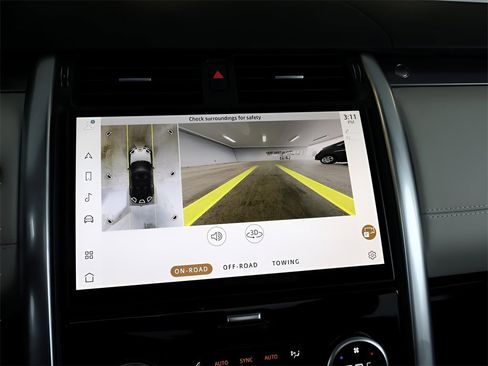 New 2025 Land Rover Discovery Metropolitan Edition image 53