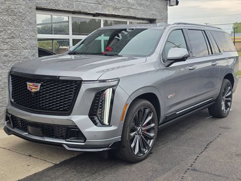 Used 2026 Cadillac Escalade ESV V AWD/4WD image 1
